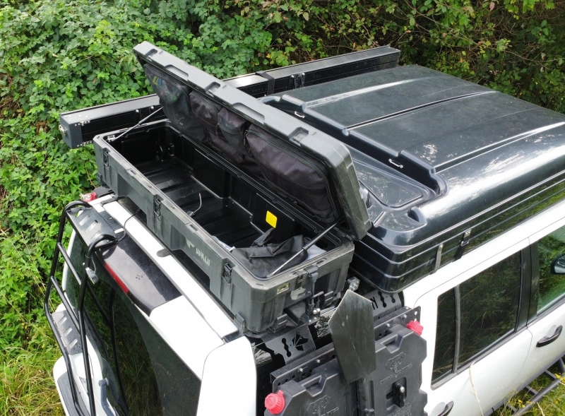 skrzynia-wyprawowa-na-samochodzie-offroad.JPG